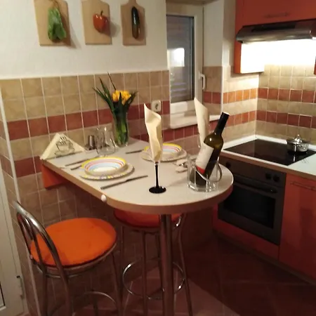 Popi Apartman Klenovica